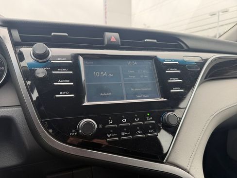 Used 2018 Toyota Camry LE image 17