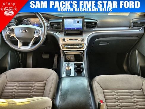 Used 2021 Ford Explorer XLT image 12