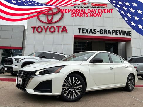 Used 2025 Nissan Altima 2.5 SV FWD image 1