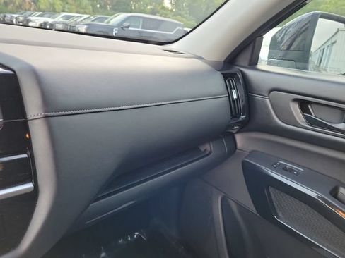 Used 2024 Nissan Pathfinder SV FWD image 37