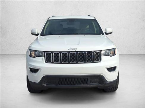 Used 2019 Jeep Grand Cherokee Laredo w/ 18" Wheel & 8.4" Radio Group image 2