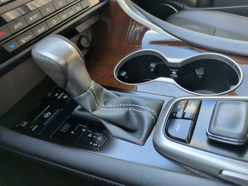 Used 2019 Lexus RX 350 RX 350 w/ Navigation Package image 19