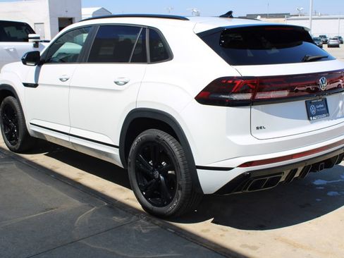 Certified 2025 Volkswagen Atlas Cross Sport SEL R-Line AWD/4WD image 4