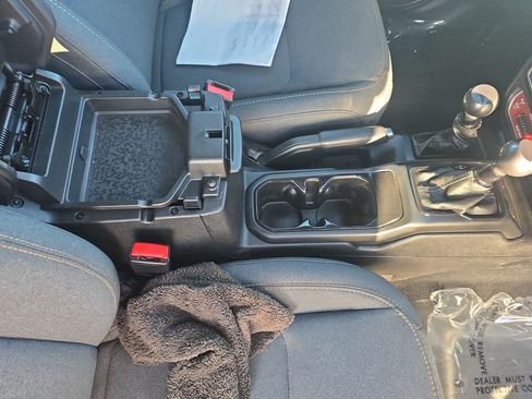 Used 2024 Jeep Wrangler Willys image 19