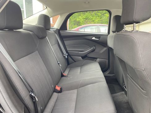 Used 2018 Ford Focus SE FWD image 23
