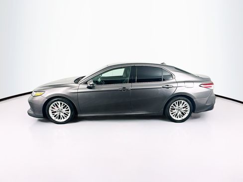 Used 2019 Toyota Camry XLE FWD image 4