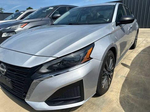 Used 2024 Nissan Altima 2.5 SV FWD image 1