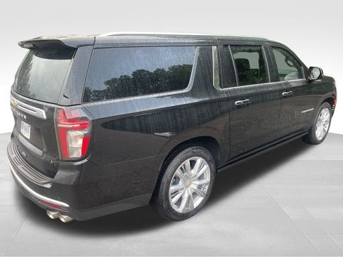 Used 2024 Chevrolet Suburban High Country image 7