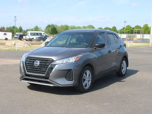 Used 2021 Nissan Kicks S image 4