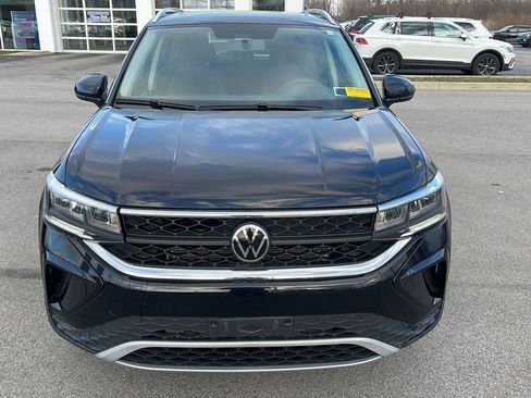 Used 2022 Volkswagen Taos SE image 2