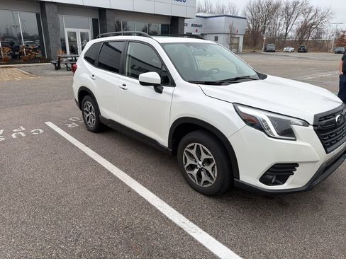 Used 2023 Subaru Forester Premium image 11