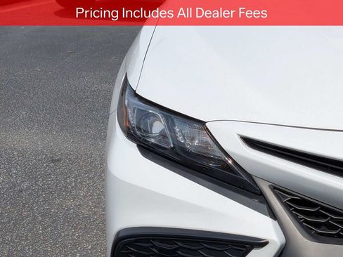 Used 2024 Toyota Camry SE FWD image 11