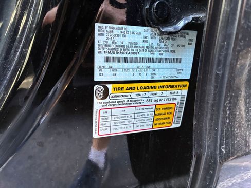 Used 2024 Ford Expedition Limited image 11