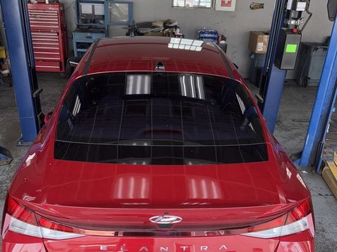 Used 2023 Hyundai Elantra SEL w/ Convenience Package FWD image 5
