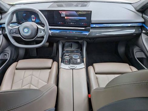 Used 2024 BMW i5 eDrive40i w/ Convenience Package RWD image 18