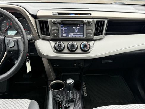 Used 2015 Toyota RAV4 LE image 18