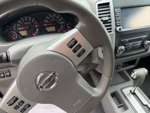 Used 2019 Nissan Frontier SV image 17