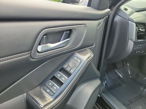 Certified 2026 Nissan Rogue SL AWD/4WD image 18