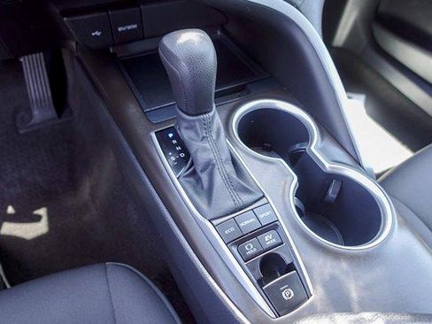 Used 2021 Toyota Camry LE FWD image 19