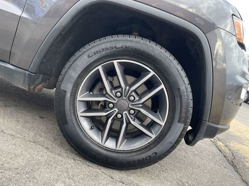 Certified 2019 Jeep Grand Cherokee Limited AWD/4WD image 11