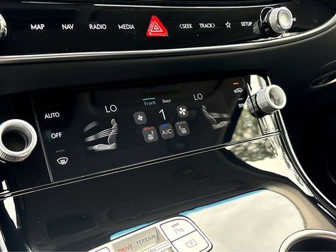 New 2026 Genesis GV70 2.5T AWD/4WD image 11