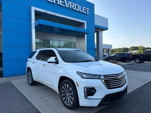 Used 2022 Chevrolet Traverse Premier FWD image 3