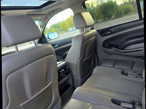 Used 2015 Chevrolet Suburban LT image 13