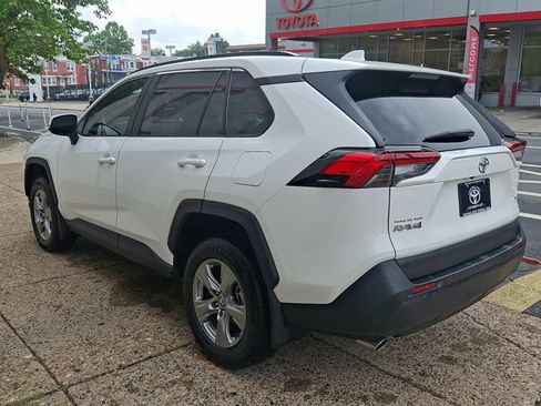 Used 2024 Toyota RAV4 XLE w/ Convenience Package FWD image 4