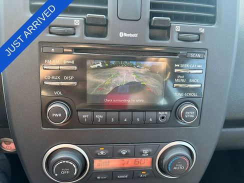 Used 2015 Nissan Leaf S FWD image 17