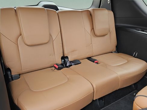 Used 2024 INFINITI QX80 Sensory image 29