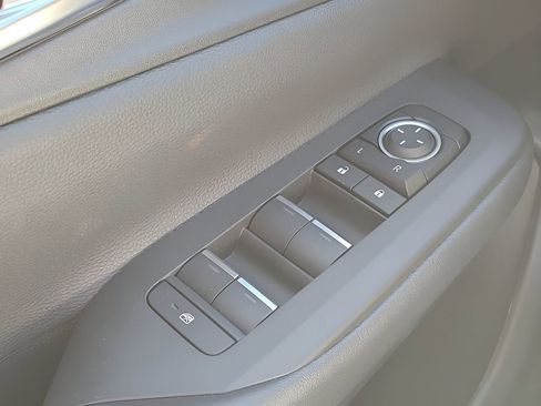 New 2026 Toyota Prius Plug-In Hybrid FWD image 34