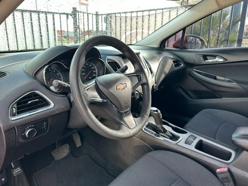 Used 2017 Chevrolet Cruze LS FWD image 4