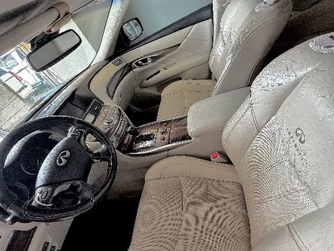 Used 2011 INFINITI M37 w/ Deluxe Touring Pkg RWD image 5