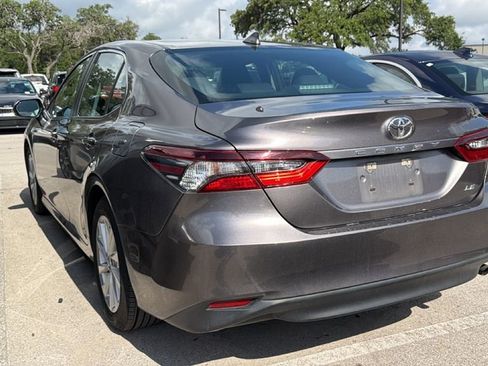 Used 2021 Toyota Camry LE FWD image 6