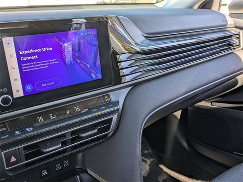 Used 2025 Toyota Camry Hybrid image 15