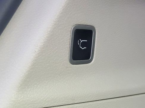 Used 2024 Chrysler Pacifica Touring-L image 12