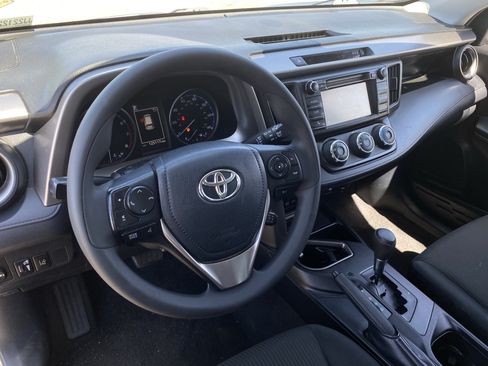 Used 2018 Toyota RAV4 LE w/ Carpet Mat Package AWD/4WD image 18