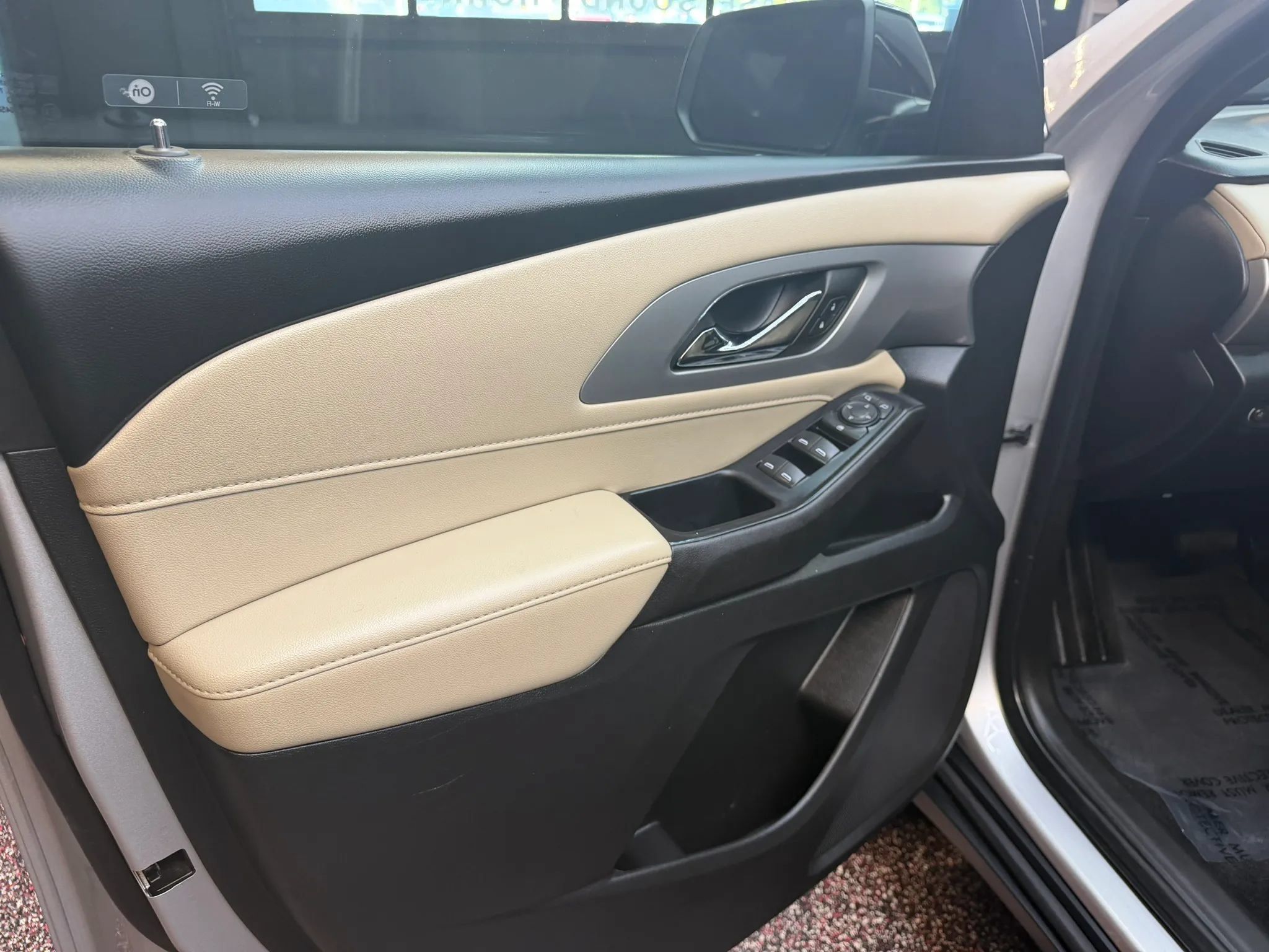 Used 2022 Chevrolet Traverse LS AWD/4WD image 10