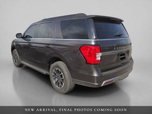 Used 2024 Ford Expedition XLT RWD image 3