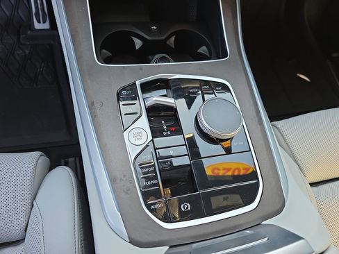 Used 2025 BMW X5 sDrive40i w/ M Sport Package image 29