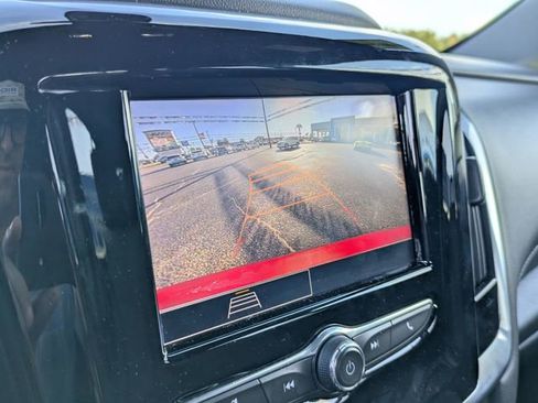 Used 2023 Chevrolet Traverse LT image 24