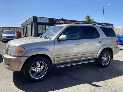 Used 2005 Toyota Sequoia SR5 image 2