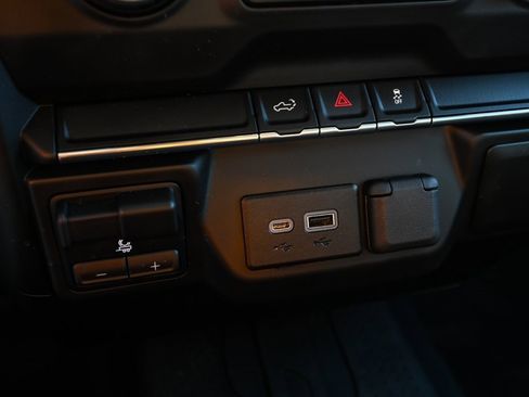 Used 2022 Chevrolet Silverado 2500 Custom w/ Custom Value Package image 34