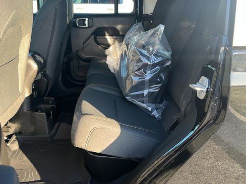 New 2025 Jeep Gladiator Willys image 23