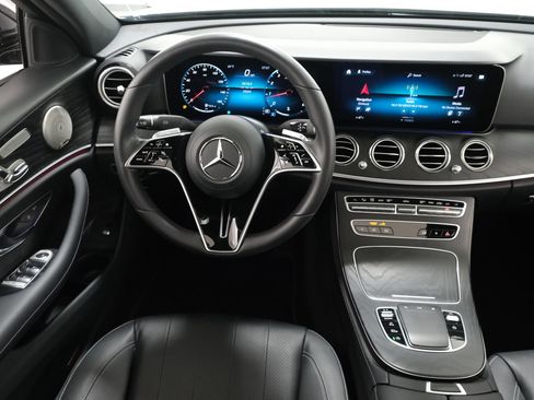 Used 2023 Mercedes-Benz E 350 4MATIC Sedan image 5
