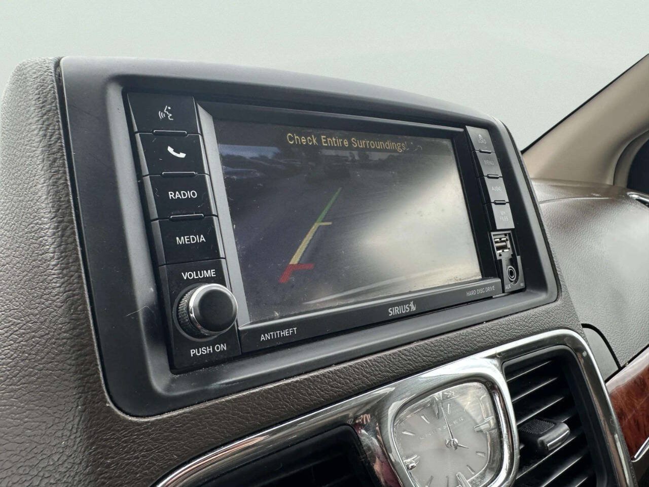 Used 2014 Chrysler Town & Country Touring FWD image 36