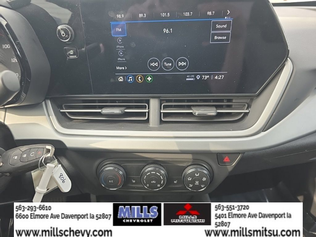 Used 2025 Chevrolet Trax RS w/ Sunroof Package FWD image 11
