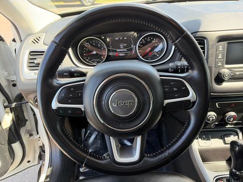 Used 2018 Jeep Compass Latitude FWD image 27