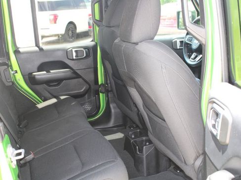 Used 2018 Jeep Wrangler Unlimited Sahara AWD/4WD image 14