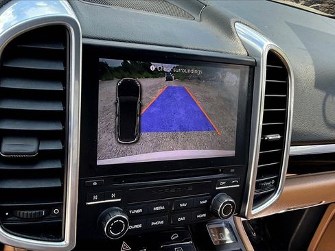 Used 2018 Porsche Cayenne Platinum Edition w/ Premium Package Plus image 19